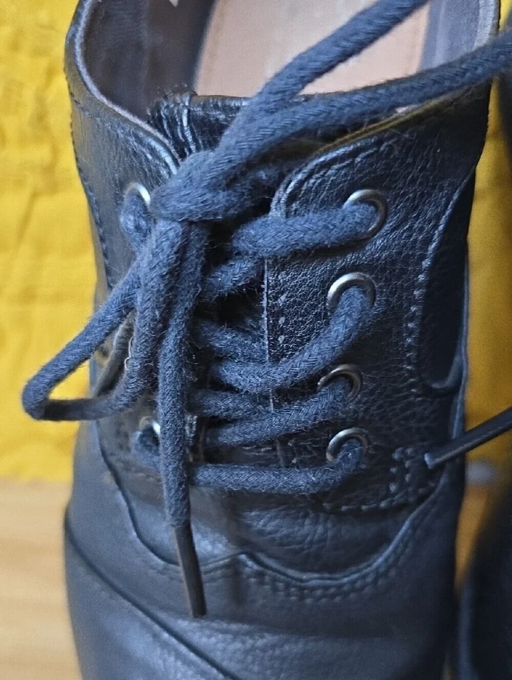 Toms Boys Black Leather Lace-Up Oxfords Size 4